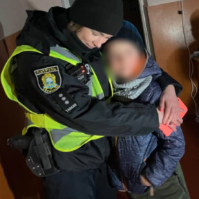 В Тернополе пьяная мама издевалась над сыном: не давала есть и оскорбляла его