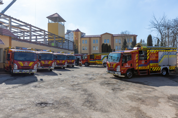 10 новых пожарных автомобилей получили спасатели Тернопольщины
