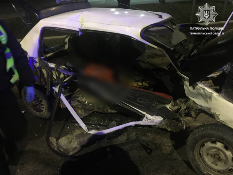 Авто сокрушенное, водитель погиб: авария в Тернополе