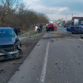 Возле Тернополя разбилось несколько автомобилей: травмированы.