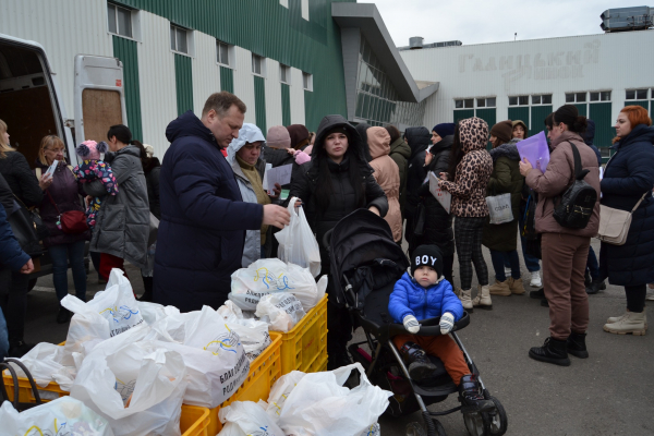 Игорь Сопель раздал помощь семьям, которые в результате остались без домов