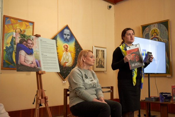 Истории тех, кто терял: в Тернополе презентовали графическую новеллу о войне и выставке портретов украинцев