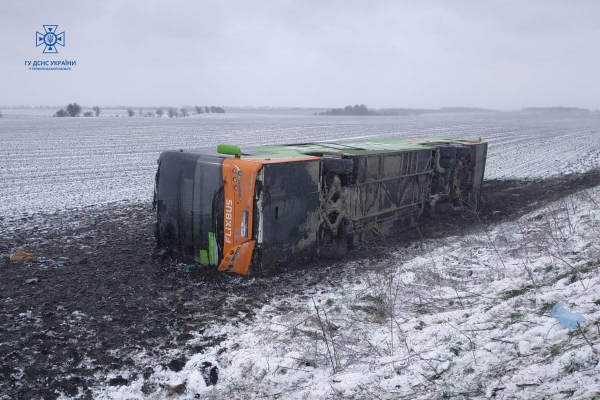 На объездной близ Подволочиска перевернулся автобус с пассажирами: есть пострадавшие