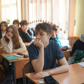 О пропагандистских интернет-группах тернопольские полицейские пообщались со школьниками