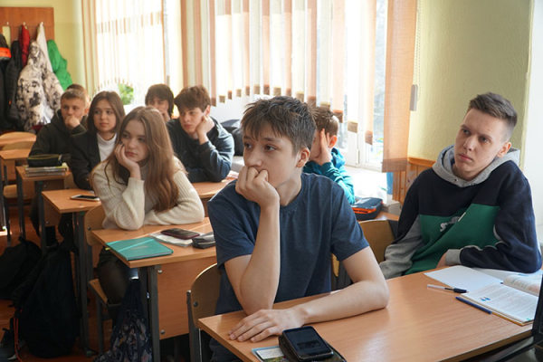 О пропагандистские интернет-группы тернопольские полицейские пообщались со школьниками