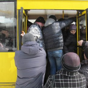В Тернополе люди задержали вора с Франковщины, который обворовывал пассажиров в маршрутках