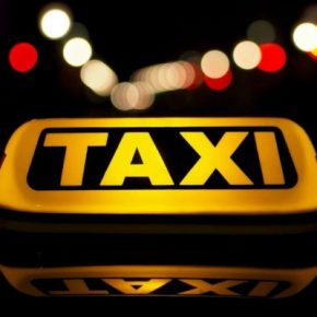 В Тернополе таксист потерял сознание за рулем: в салоне был пассажир