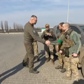 Виталий Кличко посетил передовые позиции защитников Бахмута и Угледара: поддержал бойцов и привез необходимую помощь