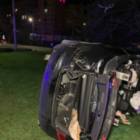 Авария в Тернополе: водитель на Audi врезался в баннер на кольце