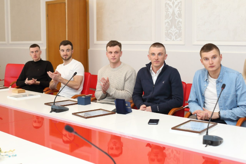 Председатель Тернопольского областного совета отметил спортсменов-биатлонистов