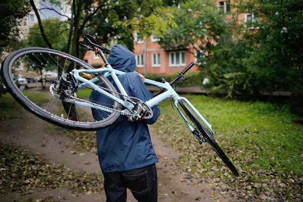 В Кременецком подросток угнал велосипед