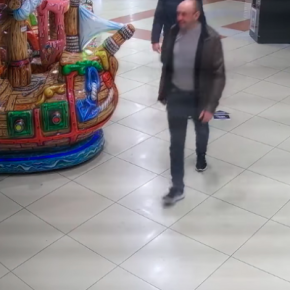 В Тернополе разыскивают женщину и троих мужчин, похитивших 60 игрушек с аттракциона
