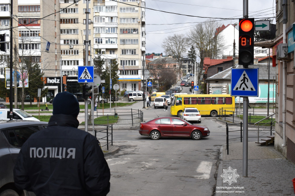 В Тернополе водителям разъяснили, как правильно проезжать один перекресток