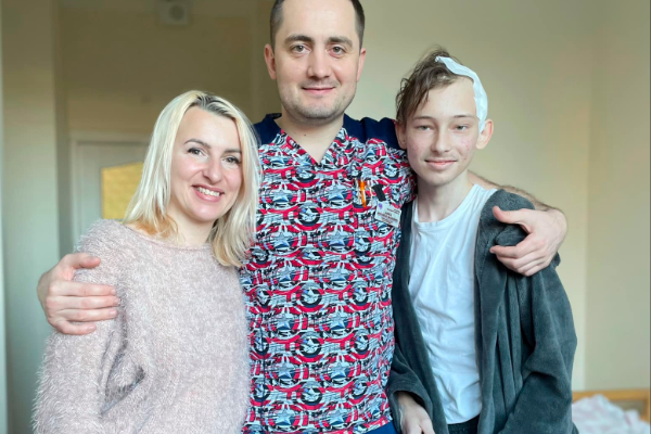 Впервые в Украине: 15-летнему Максиму из Тернополя провели операцию на мозге с пробуждением