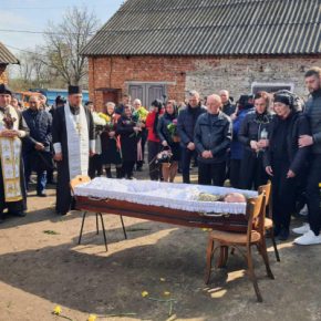 «Погиб ради каждого из нас»: Лановеччина попрощалась Героем-снайпером
