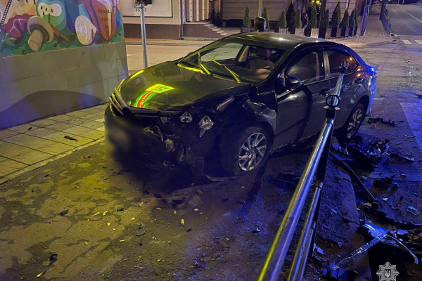 Авария в Тернополе у моста: столкнулись два автомобиля