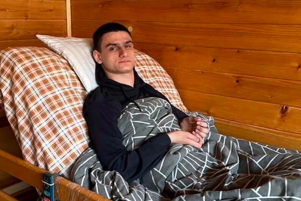 Дианов передал 1,8 млн грн донатов на лечение раненого офицера