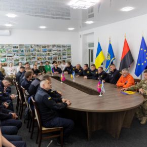 На базе Тернопольского колледжа первая группа спасателей завершила краткосрочные курсы по управлению дронами