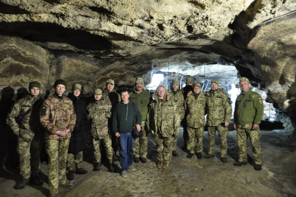 В пещере на Тернопольщине проводят экскурсии для бойцов, которые проходят реабилитацию