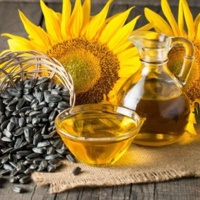 В украинских супермаркетах изменились цены на подсолнечное масло