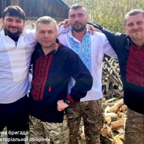 Сохраним свою идентичность: бойцы 105 бригада из Тернопольщины одели вышиванки