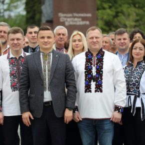 С праздником, дорогие украинцы, с Днем вышиванки! – Михаил Головко