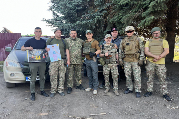 Председатель от Тернопольского облсовета Михаил Головко вчера на фронт автомобили