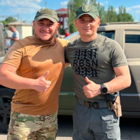 Председатель Тернопольского облсовета Михаил Головко в очередной раз отвез защитникам на фронт автомобили