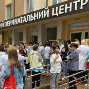 Медики из Тернопольского роддома вышли на протест