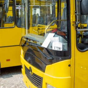Еще 11 школьных автобусов передали Тернопольщине