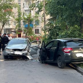 В Тернополе спасатели деблокировали мужчину, которого зажало в машине в результате ДТП