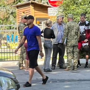 «Нас били», - скандал возле военкомата в Тернополе