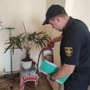 Спасатели Тернопольщины обследуют помещения, где живут переселенцы