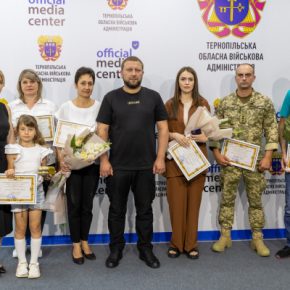 Сертификаты на покупку жилья вручил семьям военных начальник Тернопольской ОВА