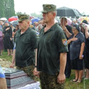Тернопольщина плачет: община попрощалась с 40-летним Героем Олегом Ярмолюком