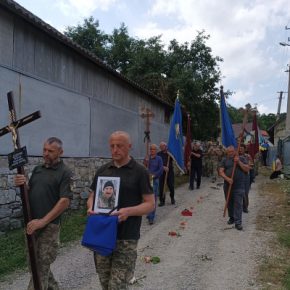 Отдал жизнь за свободную Украину: в Тернопольской области попрощались с Виталием Лавренюком