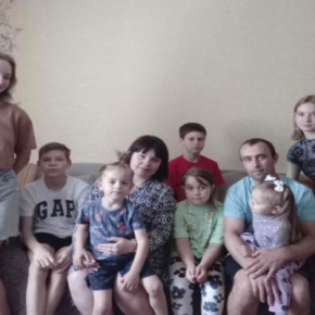 Родители и восемь детей: на Тернопольщине нашла убежище семья переселенцев