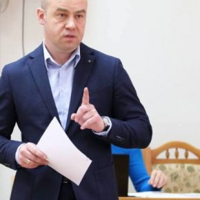 Мэр Тернополя дал деньги выпускникам