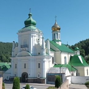 Представители московского патриархата в Кременце не хотят уезжать из собора