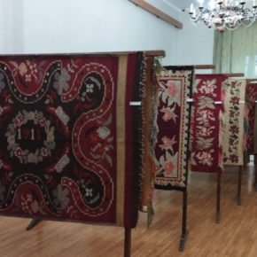В Збаражском замке экспонируют выставку старинных домотканных ковров