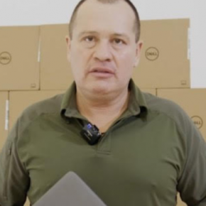 Украинская команда передала школам партию ноутбуков