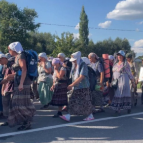 Встретила полиция: верующие УПЦ (мп), идущие в Почаевскую лавру, уже на Тернопольщине