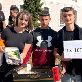 Ярмарку в поддержку ВСУ провели студенты Чертковского профессионального колледжа экономики и предпринимательства ЗУНУ