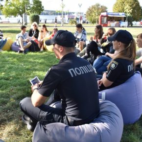«Кофе с полицейскими»: в Тернополе правоохранители общались с жителями города