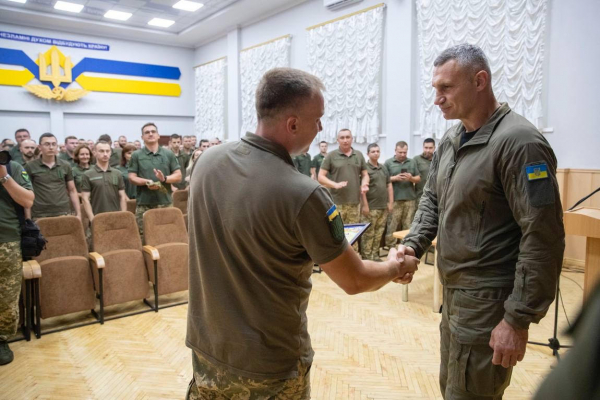 Кличко посетил воинскую часть, которой Киев выделил из бюджета 15,5 млн грн