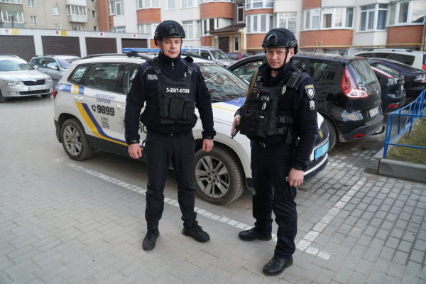 Присоединяйся к команде полиции охраны Тернопольщины /></p>
<p> Фото из сети Интернет</p>
<p class=