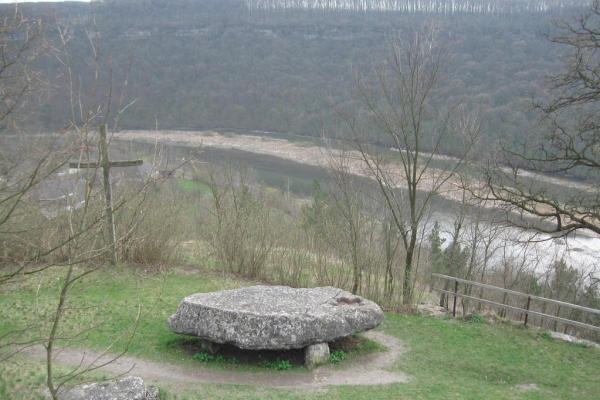 Тернопольщина туристическая: Скальный храм в Монастырке