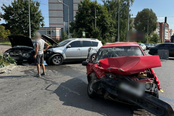 В Тернополе авария с травмированными: столкнулись три авто