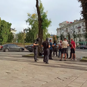 В Тернополе возле школы задержали двух человек