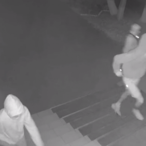 В Тернополе малолетние вандалы повредили двери в детский сад